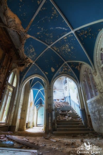 Chateau Miranda Entrance