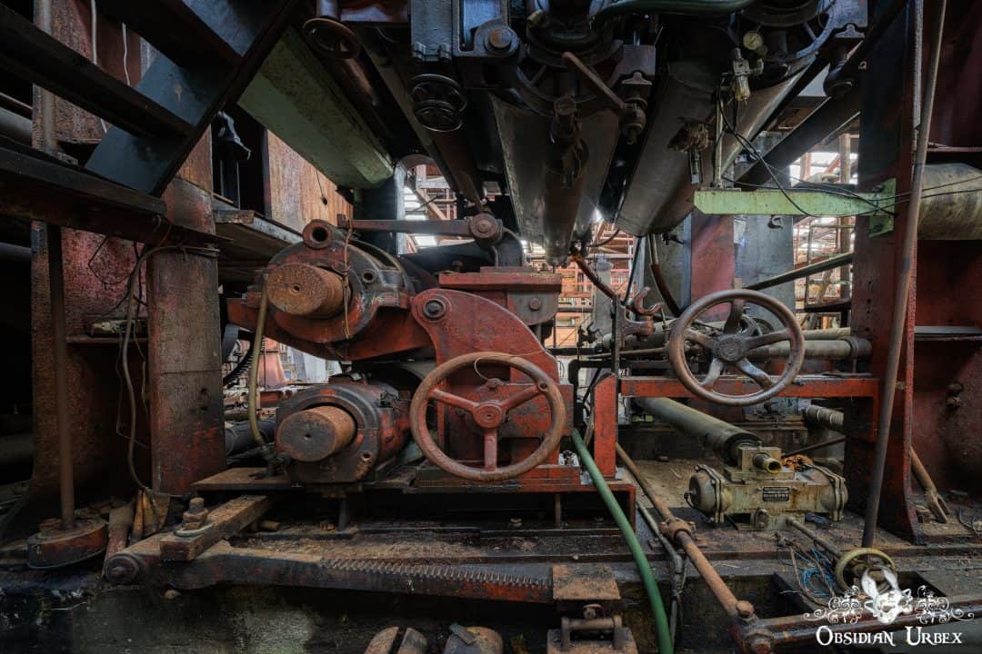 Paper Industry O Japan Haikyo Rollers in Drying Section of Factory