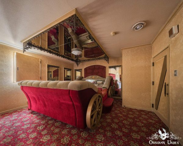 Spaceship Love Hotel Japan Haikyo Abandoned Medieval England Theme Carriage Bed