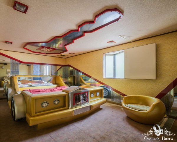 Spaceship Love Hotel Japan Haikyo Rolls Royce Theme Bed