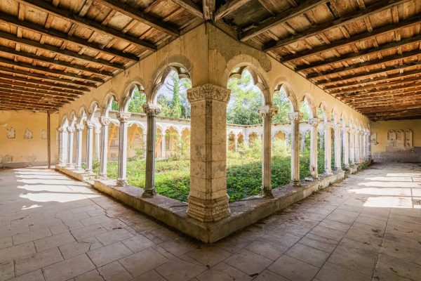 Cloître des Orangers France Featured Image