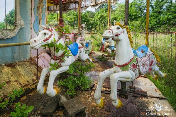 Spirited Theme Park Japan Horse Carousel Ride