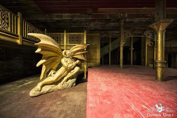 Victorian London Movie Set Faux Gold Gargoyle Statue