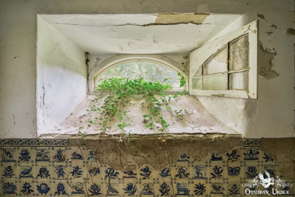 Casa Azul Chalet Do Conde Portugal Ground Floor Window With Cute Animal Tiles