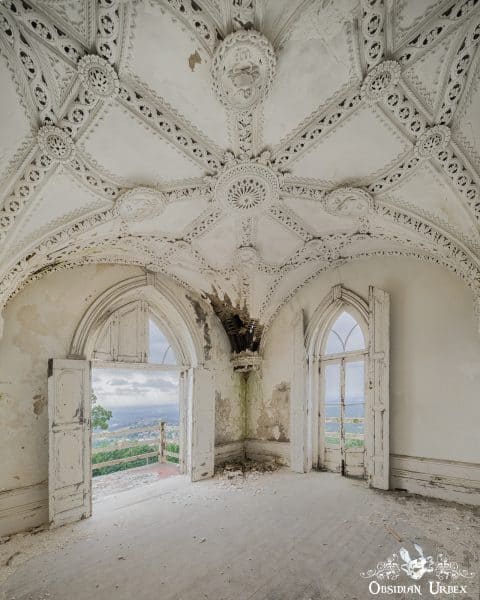 Casa Azul Chalet Do Conde Portugal Rot Is Setting In Threatening This Beautiful House